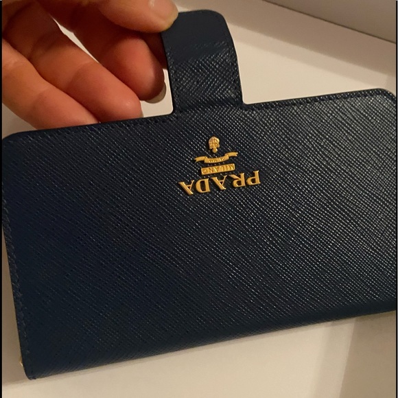 Authentic Prada I phone case plus Wallet/wristlet - Picture 3 of 11